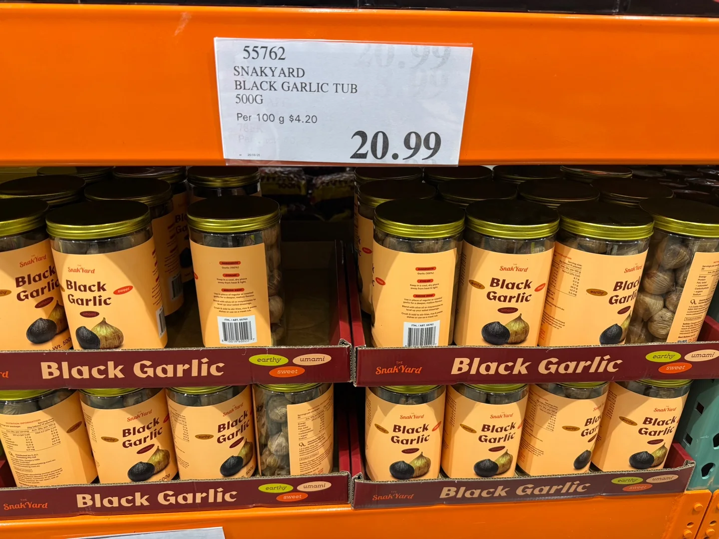 흑마늘이 든 SnakYard Black Garlic 통과 위쪽 가격표 20.99