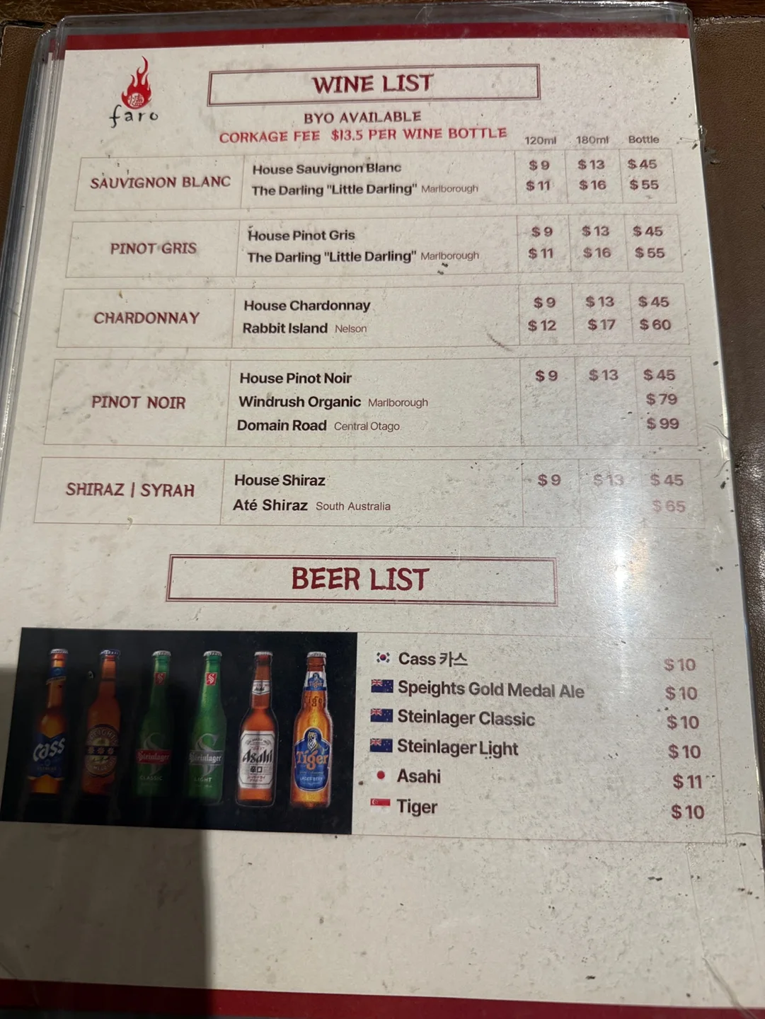 Faro WINE LIST와 BEER LIST 메뉴판. 맨 위에 BYO AVAILABLE, CORKAGE FEE 13.5달러 PER WINE BOTTLE이라고 적혀 있다
